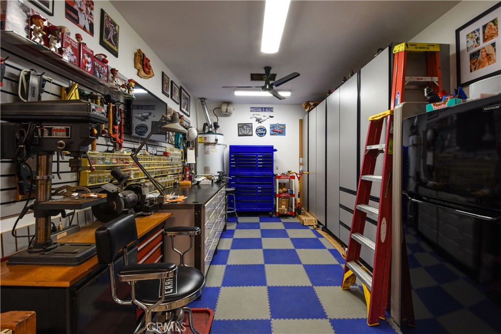 8578 Hunt Canyon Road Corona, CA 92883 - Photo 43 of 75 Garage