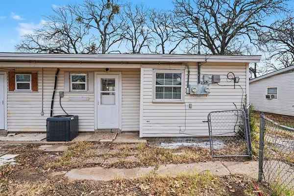 $1,295 | 2209 Barbell Lane, Fort Worth, TX 76111