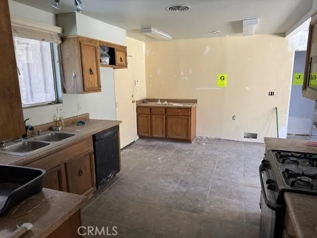 $325,000 | 1118 East E Avenue, Lancaster, CA 93535