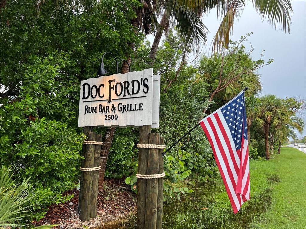 486 Ponce De Leon Road Sanibel, FL 33957 - Photo 15 of 23 a sign that is on a pole