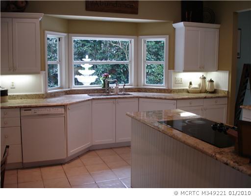 9 Ridgeview Road South Sewall's Point, FL 34996 - Photo 6 of 16 Kitchen.