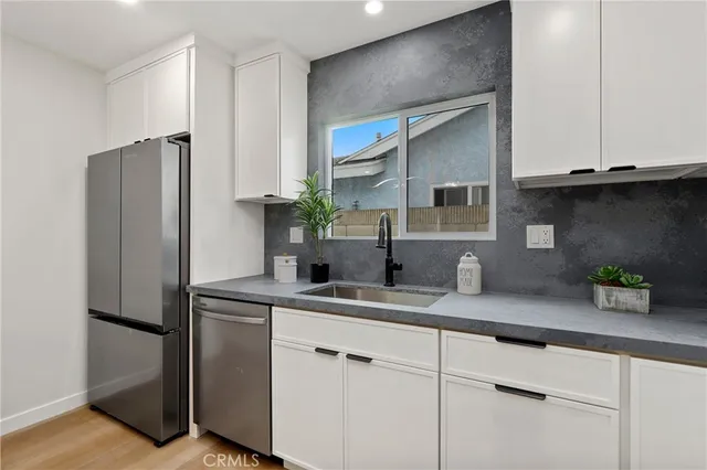$1,049,000 | 1725 West Harvard Street, Santa Ana, CA 92704