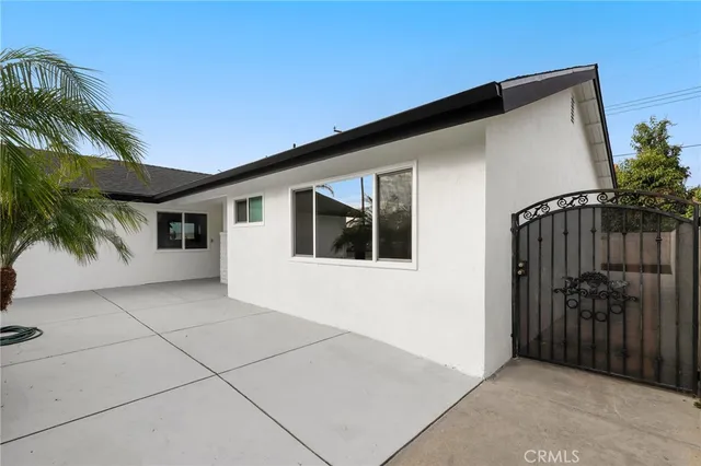 $1,049,000 | 1725 West Harvard Street, Santa Ana, CA 92704