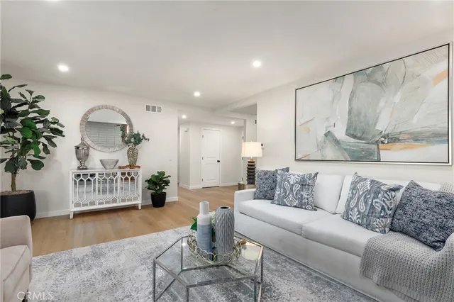 $1,049,000 | 1725 West Harvard Street, Santa Ana, CA 92704