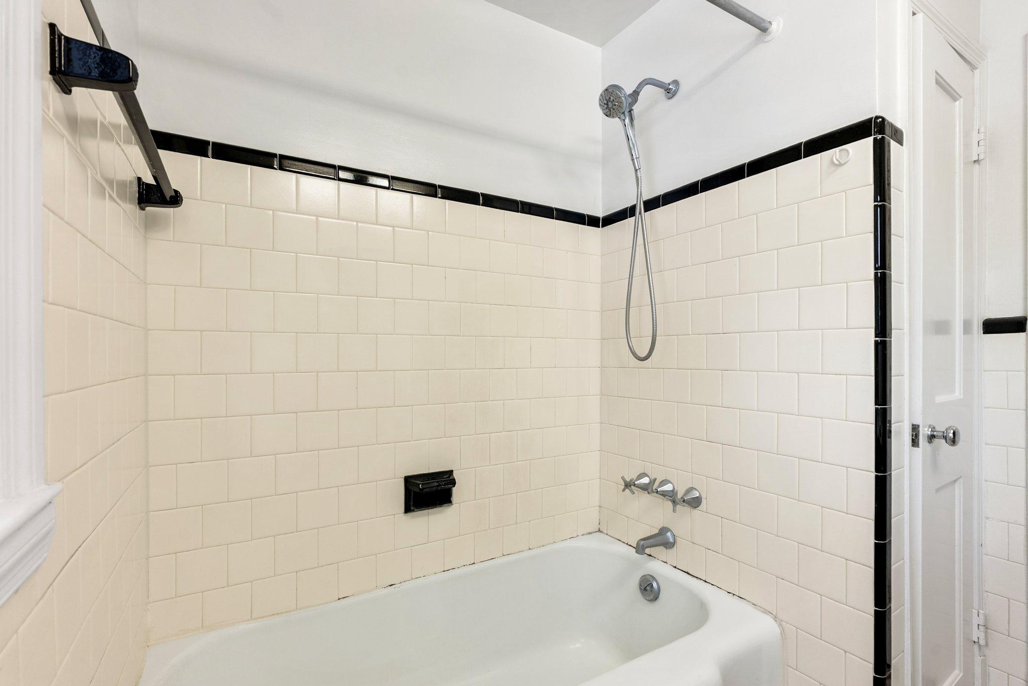 8401 Pleasant Plains Road Baltimore, MD 21286 - Photo 15 of 30 Upstairs hallway full bathroom.