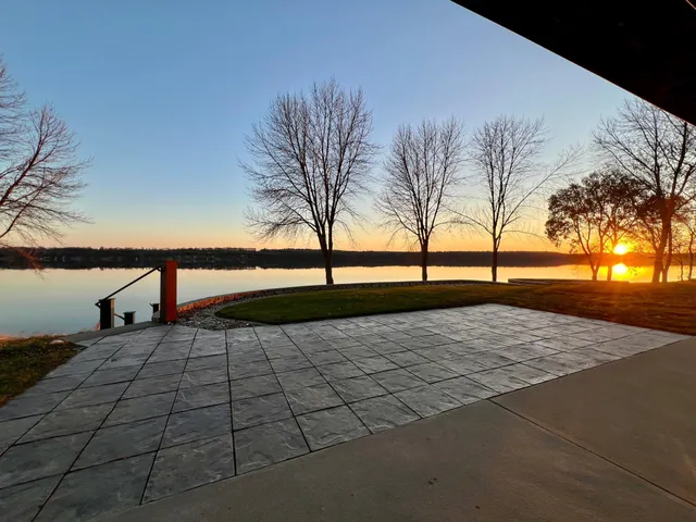 $689,000 | 83987 Ridge Creek Drive, Clinton, MN 56225