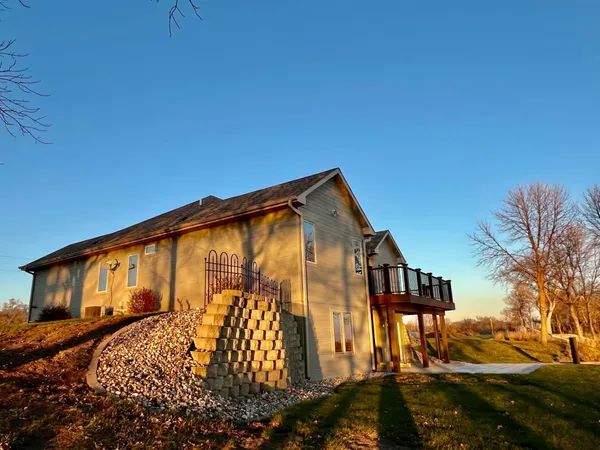 $689,000 | 83987 Ridge Creek Drive, Clinton, MN 56225