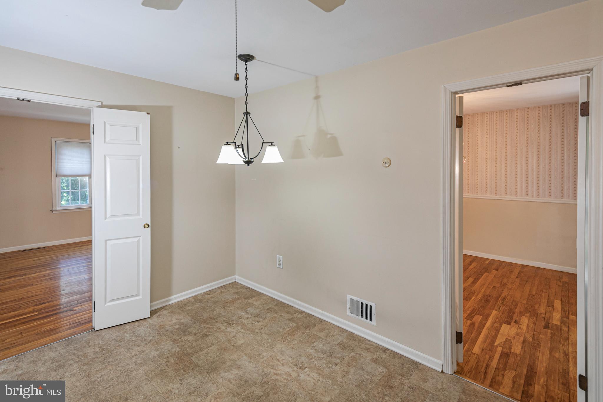 1018 Upper River Road Ewing, NJ 08628 - Photo 11 of 31 Kitchen dining area