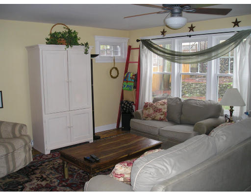 38 Maple Road Melrose, MA 02176 - Photo 4 of 10 Gallery Image 4