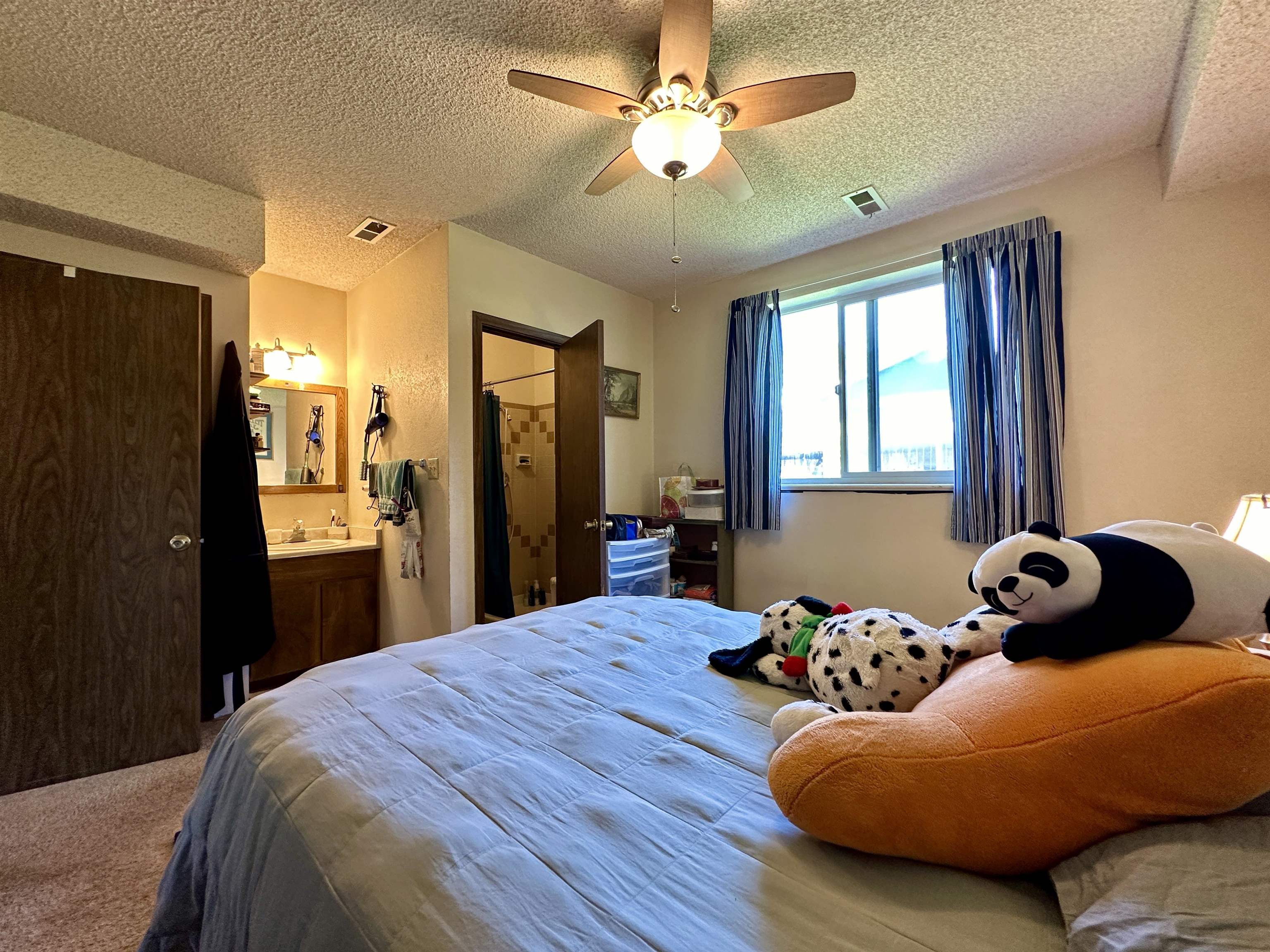 3010 F F 3/4 Road Grand Junction, CO 81504 - Photo 9 of 25 a bedroom with bed and window