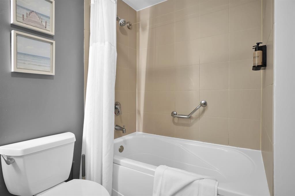 2889 McFarlane Road, Unit 1516 Miami, FL 33133 - Photo 12 of 18 a bathroom with a toilet and a bathtub