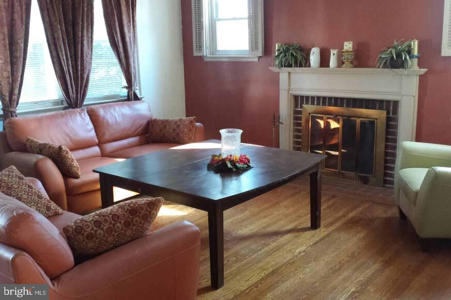 1663 Ralworth Road Baltimore, MD 21218 - Photo 2 of 12 Living /Dinning