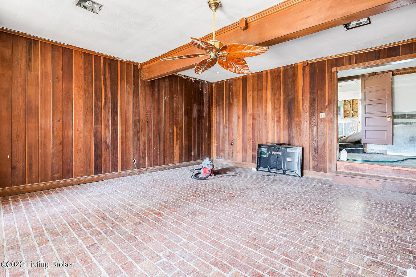 8702 Routt Road Louisville, KY 40299 - Photo 26 of 56 Great Room