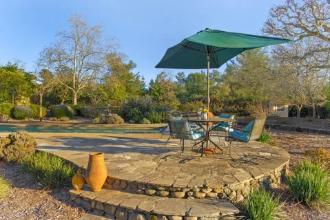 a view of yard with trees