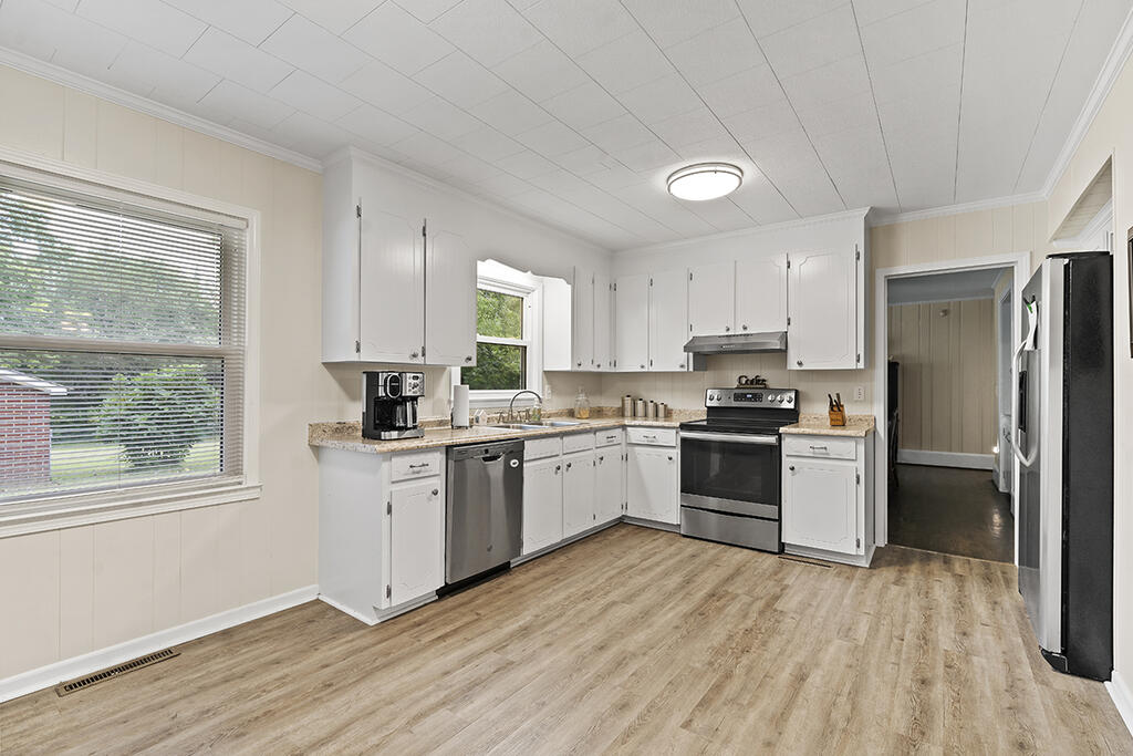 111 Vernon Smith Road Hodges, SC 29653 - Photo 7 of 19 Gallery Image 7