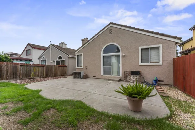 $525,000 | 352 Stamper Circle, Suisun City, CA 94585
