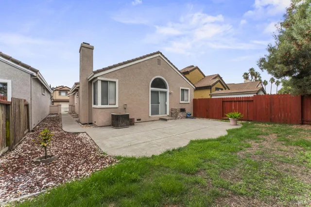 $525,000 | 352 Stamper Circle, Suisun City, CA 94585