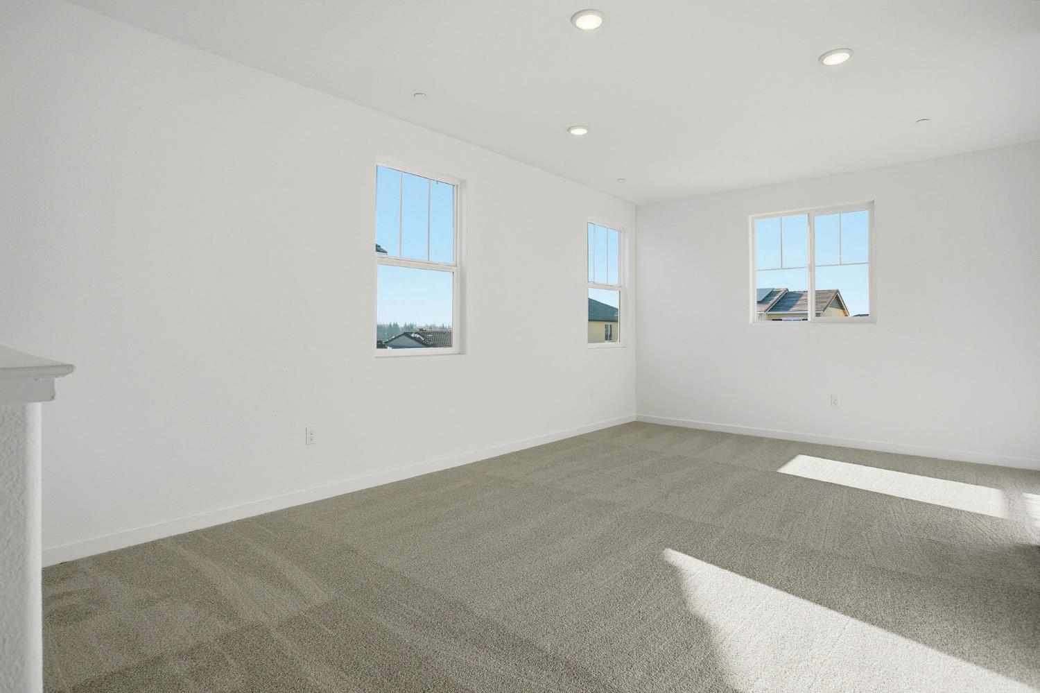 1031 Slalom Way Lincoln, CA 95648 - Photo 9 of 12 an empty room with a white wall and a window