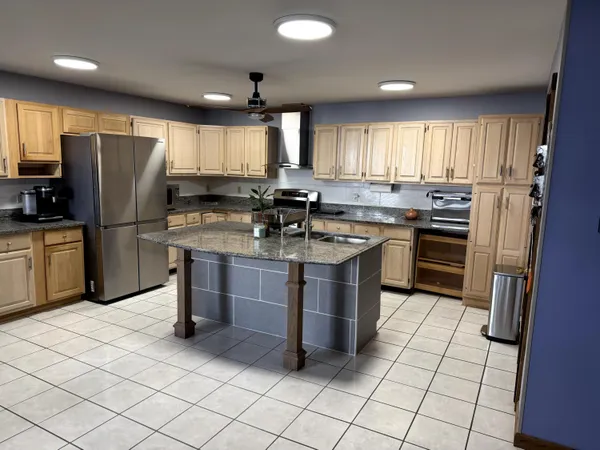 $799,000 | 2454 Oakwood Drive, Hillsdale, MI 49242