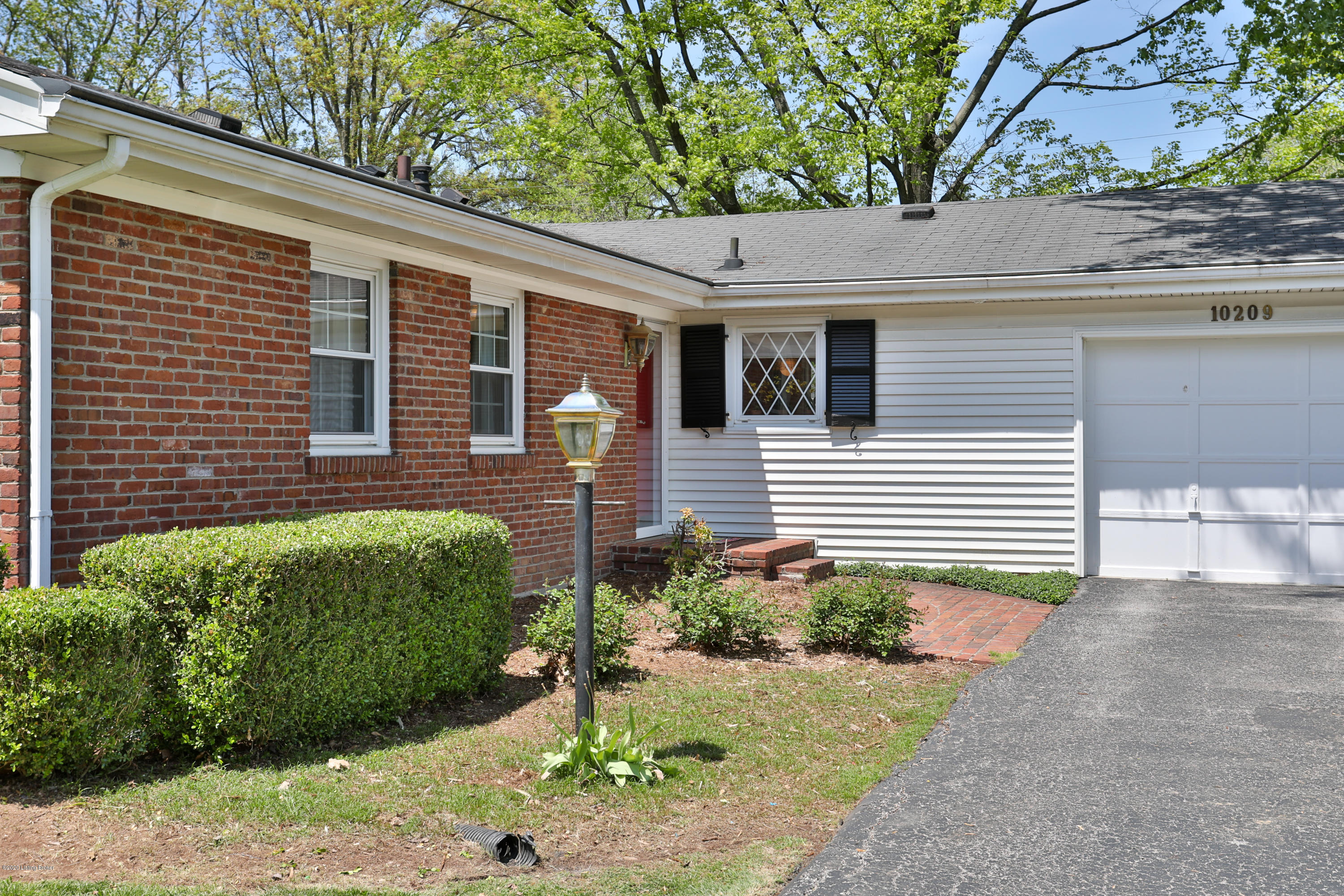10209 Afton Road Louisville, KY 40223 - Photo 34 of 37 E3852E5A-BB04-42B0-A393-8463FEC85664
