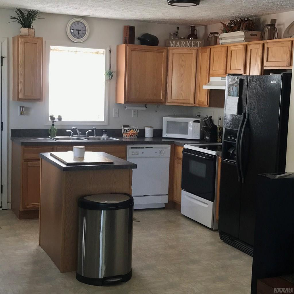 163 Guinea Road Moyock, NC 27958 - Photo 10 of 18 Kitchen/Dining Area