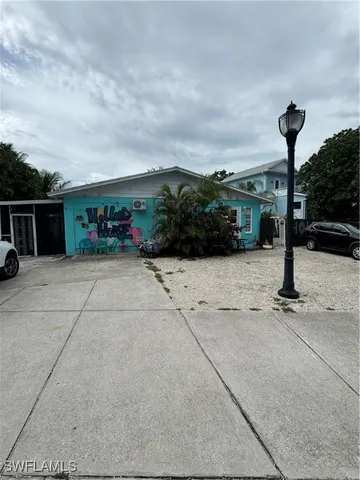 a street sign on the side of a road