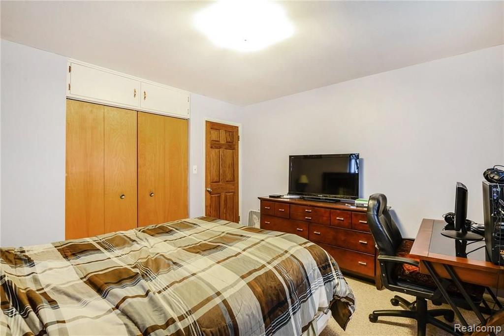 1186 State Road Fenton, MI 48430 - Photo 19 of 25 Gallery Image 19