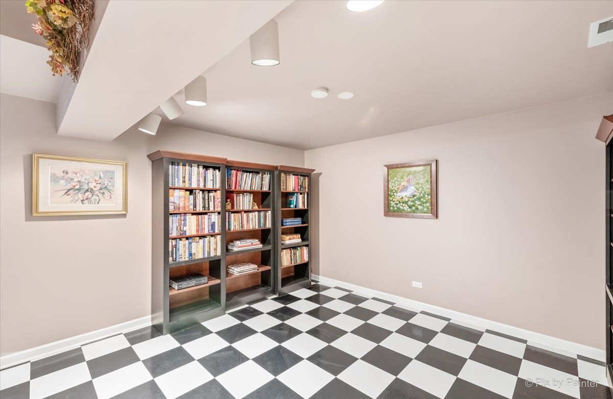 245 Perth Road Cary, IL 60013 - Photo 37 of 61
