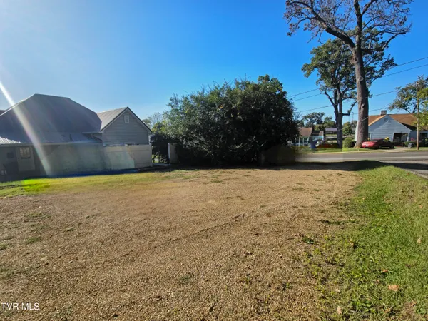 $1,450 | 1001 Virginia Avenue, Unit 2, Bristol, TN 37620