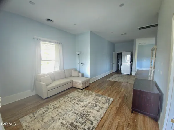 $1,450 | 1001 Virginia Avenue, Unit 2, Bristol, TN 37620