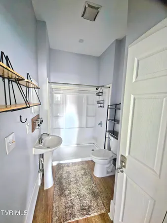 $1,450 | 1001 Virginia Avenue, Unit 2, Bristol, TN 37620