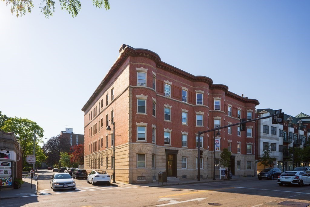 152 Harvard Street, Unit 4 Brookline, MA 02446 - Photo 18 of 26 a view of a building and a street