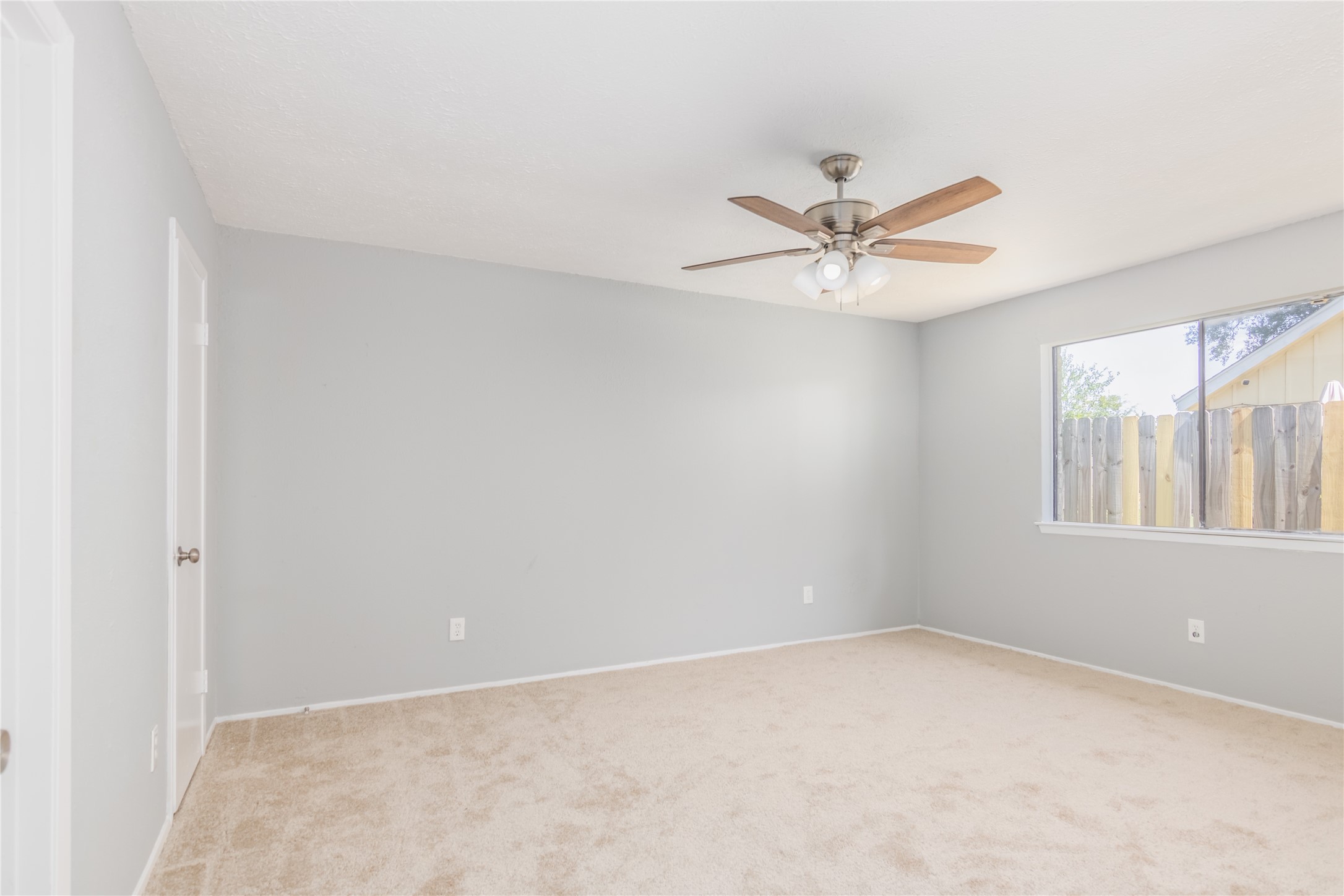 22914 Summer Pine Lane Spring, TX 77373 - Photo 11 of 19 an empty room with windows and ceiling fan