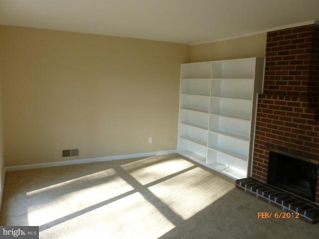 5213 Ravensworth Road Springfield, VA 22151 - Photo 5 of 10 Living Room