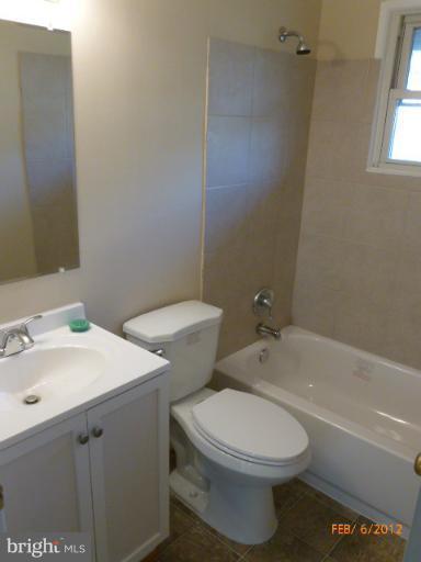 5213 Ravensworth Road Springfield, VA 22151 - Photo 6 of 10 Bath