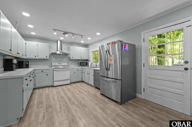 $819,999 | 75 East Dogwood Trail, Southern Shores, NC 27949