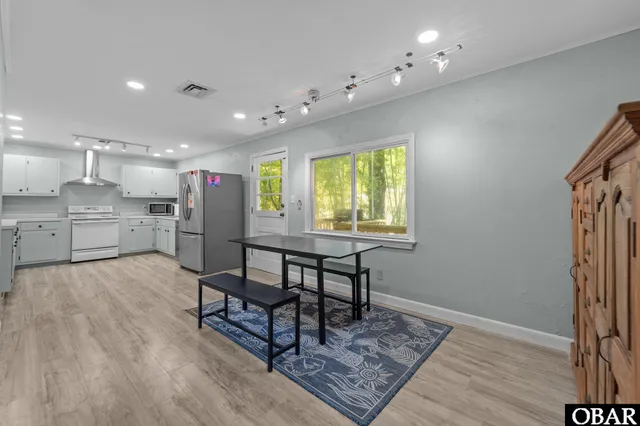 $819,999 | 75 East Dogwood Trail, Southern Shores, NC 27949