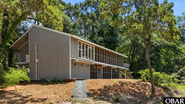 $819,999 | 75 East Dogwood Trail, Southern Shores, NC 27949
