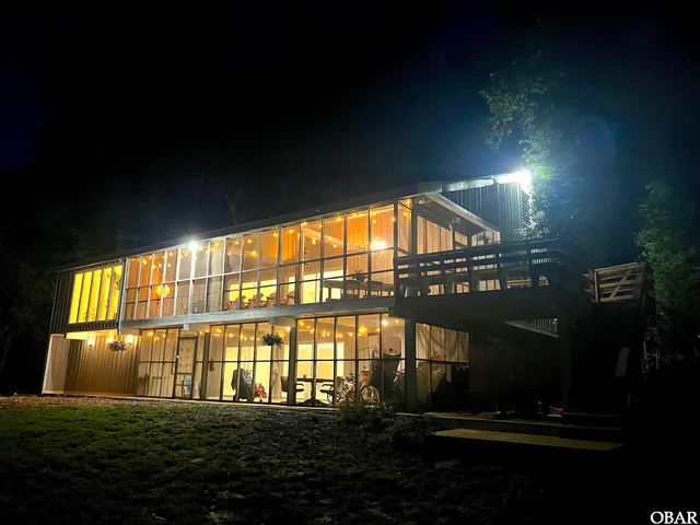 $819,999 | 75 East Dogwood Trail, Southern Shores, NC 27949