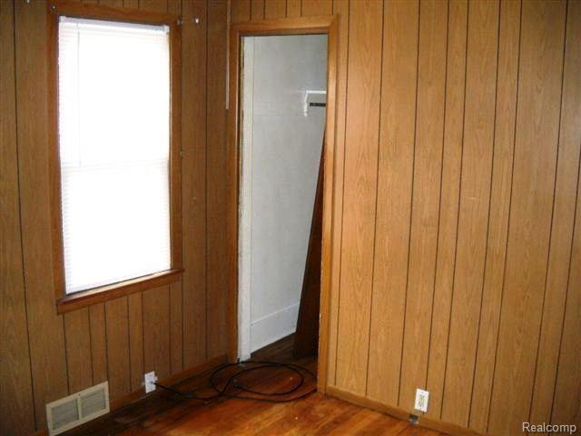 3423 Frembes Road Waterford, MI 48329 - Photo 7 of 9 Bedroom 1