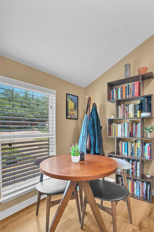 528 Pierce Street Denton, TX 76201 - Photo 3 of 28