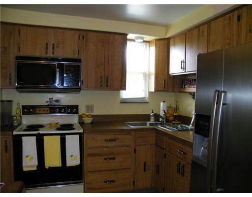 1021 2nd Street McKees Rocks, PA 15136 - Photo 3 of 18 Kitchen.