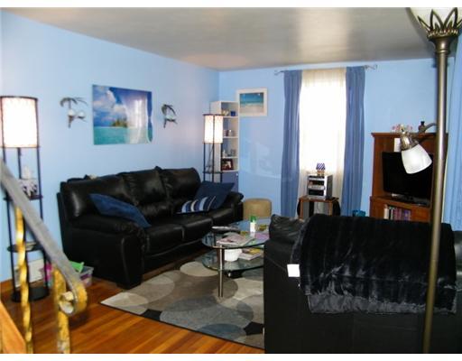 1021 2nd Street McKees Rocks, PA 15136 - Photo 5 of 18 Living Room.