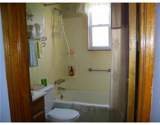 1021 2nd Street McKees Rocks, PA 15136 - Photo 7 of 18 Full Bath.