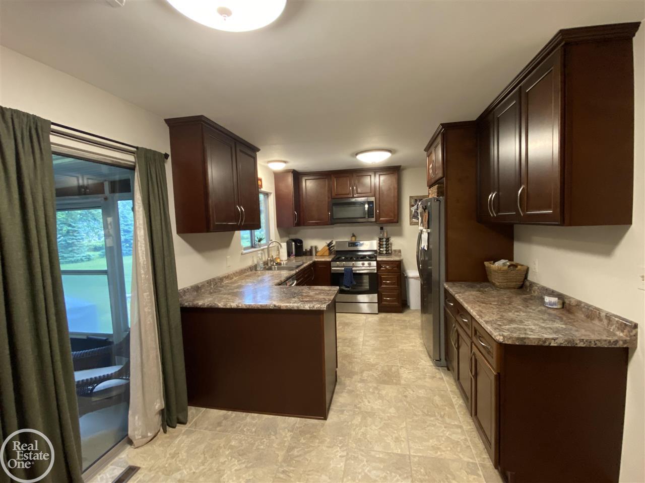 28851 Cotton Road New Baltimore, MI 48047 - Photo 6 of 24 Updated kitchen