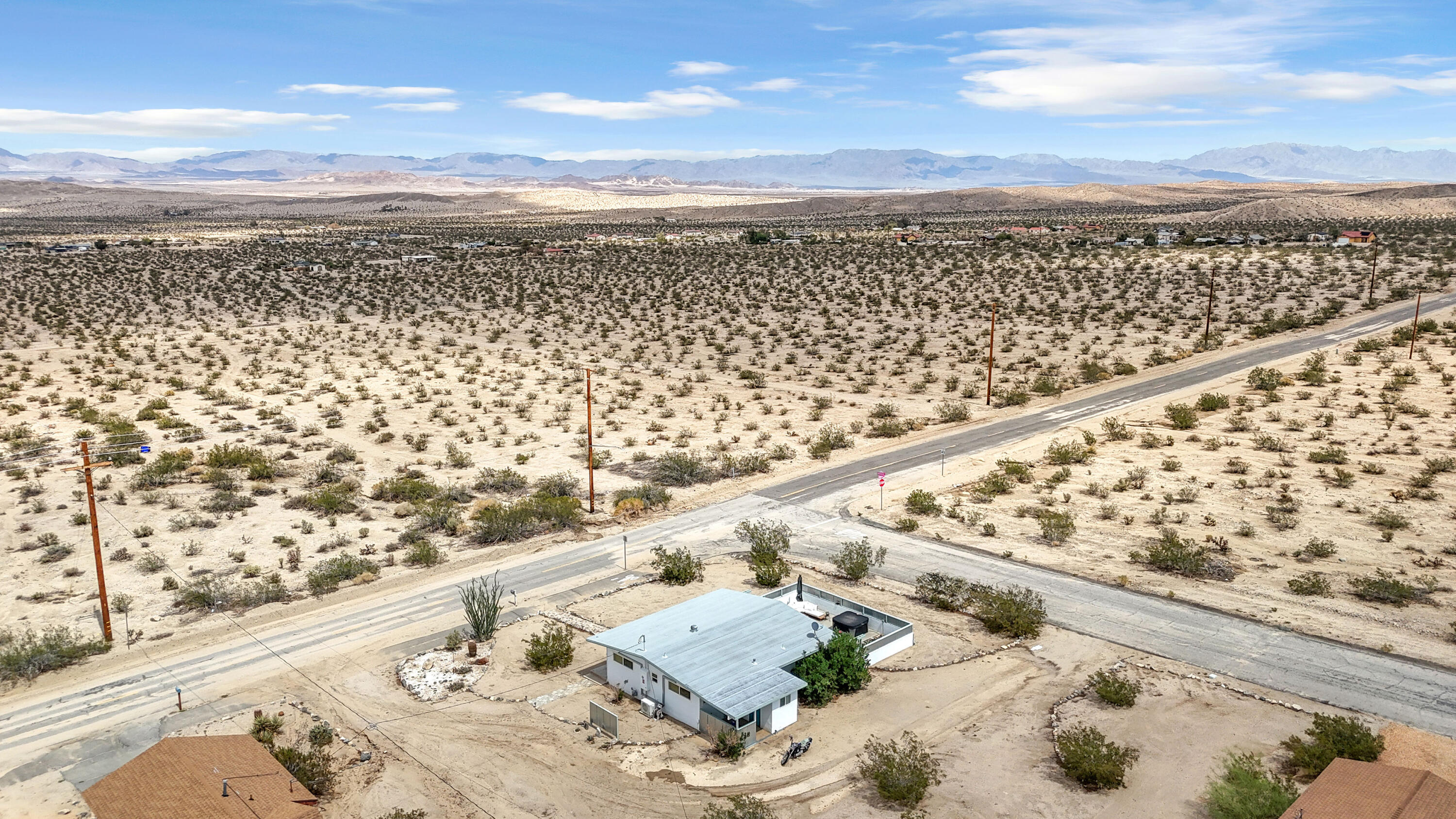 75047 Baseline Road Twentynine Palms, CA 92277 - Photo 36 of 47 a view of a city skyline