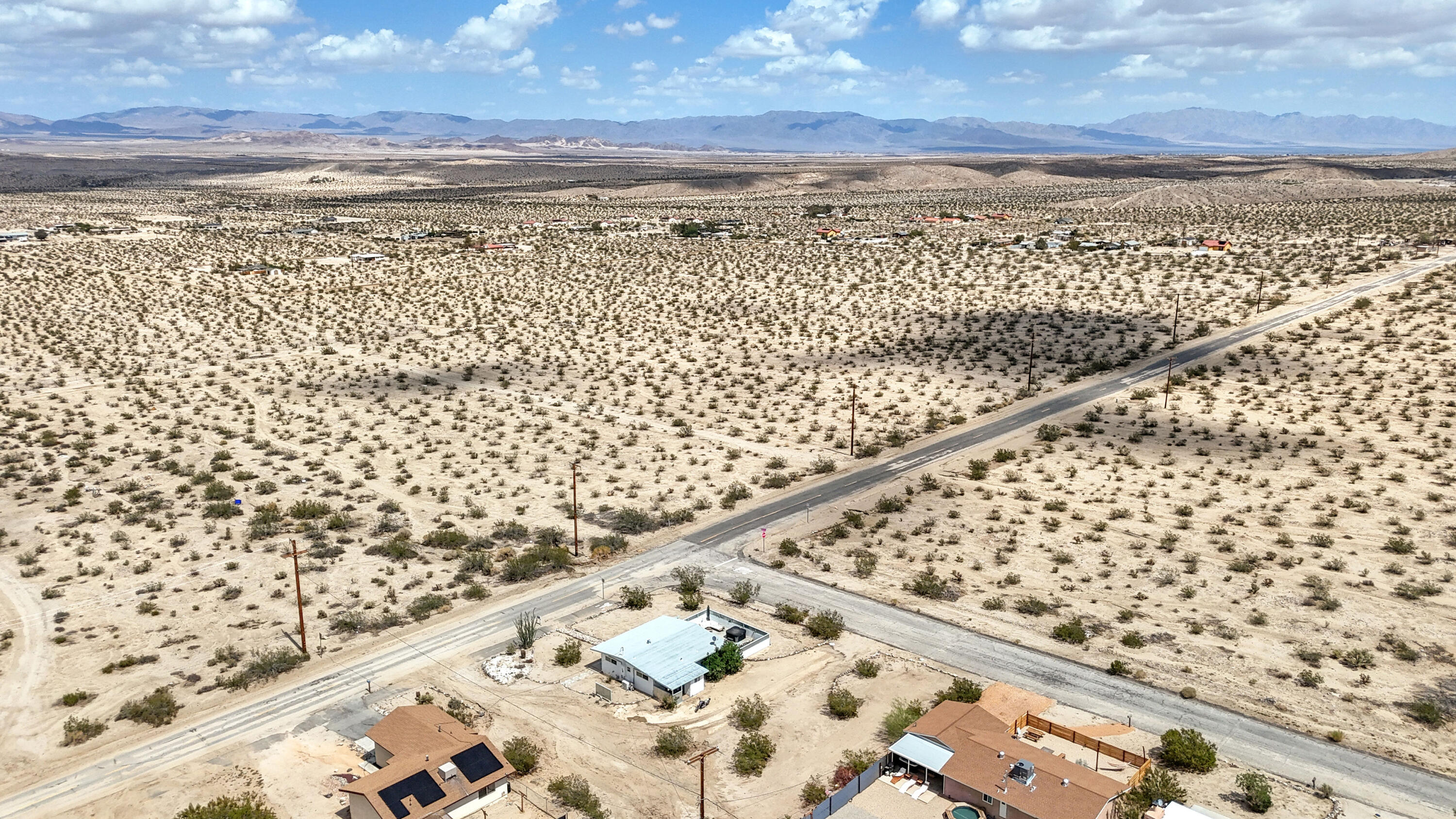 75047 Baseline Road Twentynine Palms, CA 92277 - Photo 42 of 47 a view of a sky from a balcony