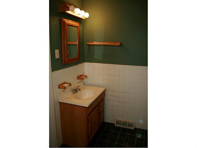 2097 Ferris Road Columbus, OH 43224 - Photo 18 of 23
