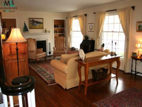 268 Fisher Road Grosse Pointe, MI 48230 - Photo 2 of 6 808885-1.JPG