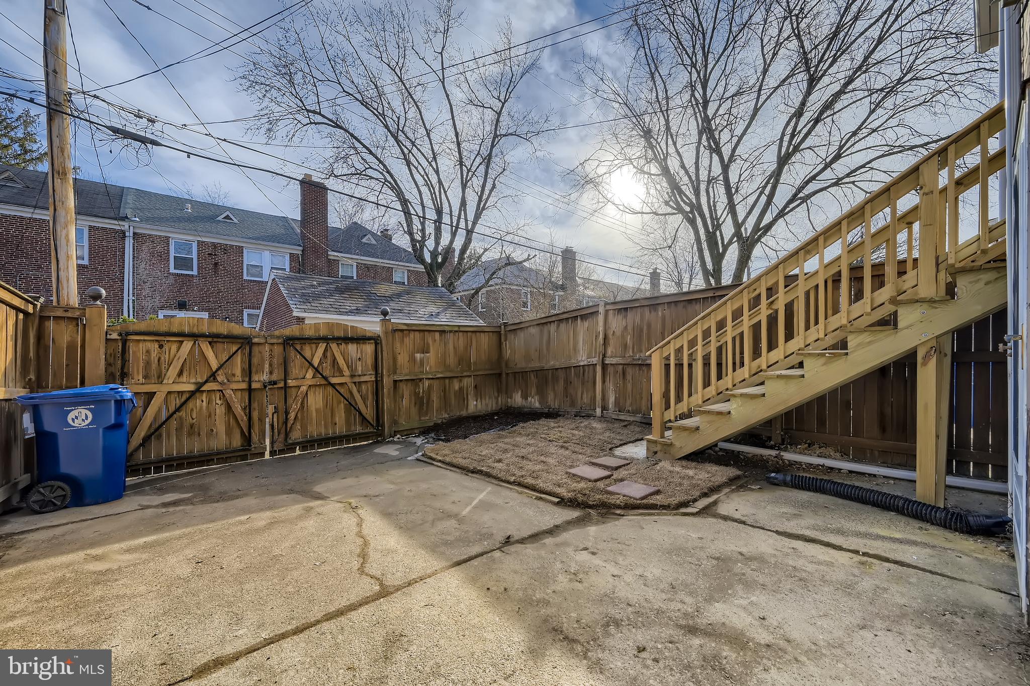 1513 Shadyside Road Baltimore, MD 21218 - Photo 32 of 37 Wood Privacy Fence